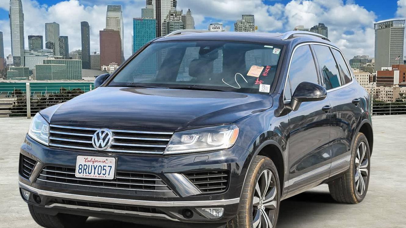 VOLKSWAGEN TOUAREG 2017 WVGRF7BP1HD004468 image