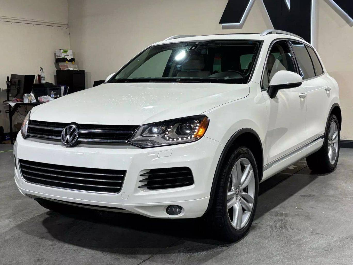 VOLKSWAGEN TOUAREG 2011 WVGFK9BP9BD002467 image