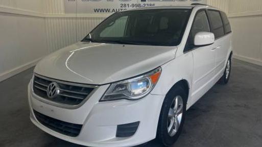 VOLKSWAGEN ROUTAN 2011 2V4RW3DG8BR668383 image