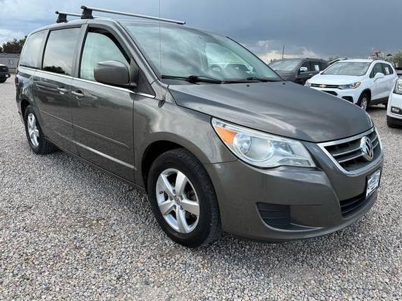 VOLKSWAGEN ROUTAN 2010 2V4RW3D16AR272690 image