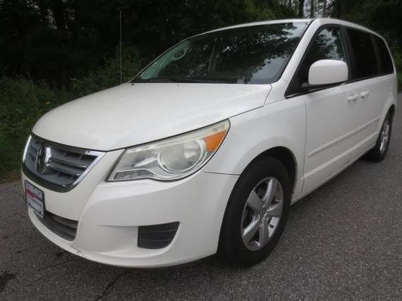 VOLKSWAGEN ROUTAN 2010 2V4RW3D1XAR296006 image