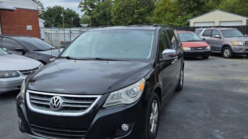 VOLKSWAGEN ROUTAN 2010 2V4RW6DX8AR407495 image