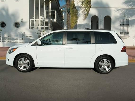 VOLKSWAGEN ROUTAN 2010 2V4RW3D16AR236692 image VOLKSWAGEN ROUTAN 2010 2V4RW3D16AR236692 image
