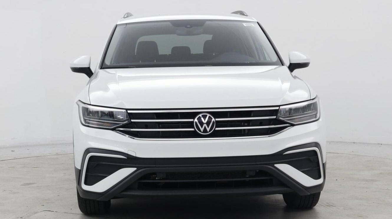 VOLKSWAGEN TIGUAN 2023 3VVRB7AX6PM028108 image