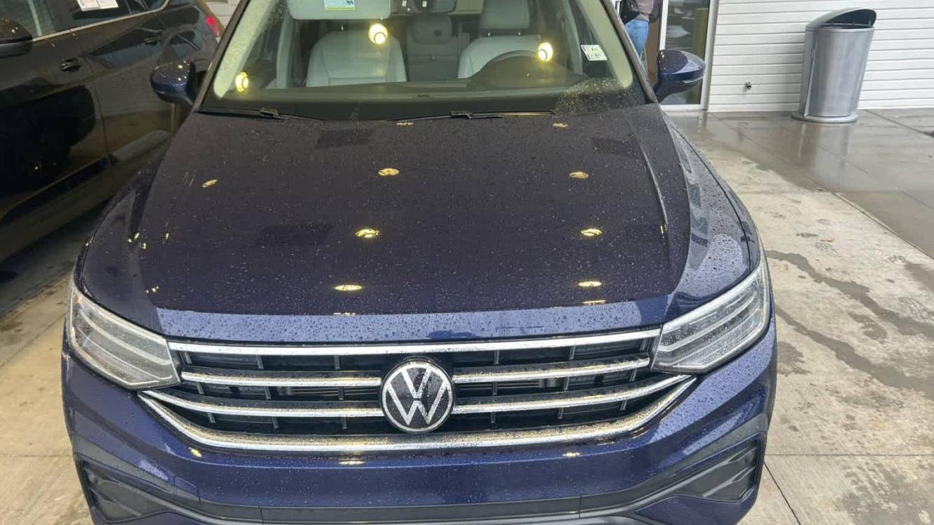 VOLKSWAGEN TIGUAN 2023 3VV3B7AX9PM062985 image