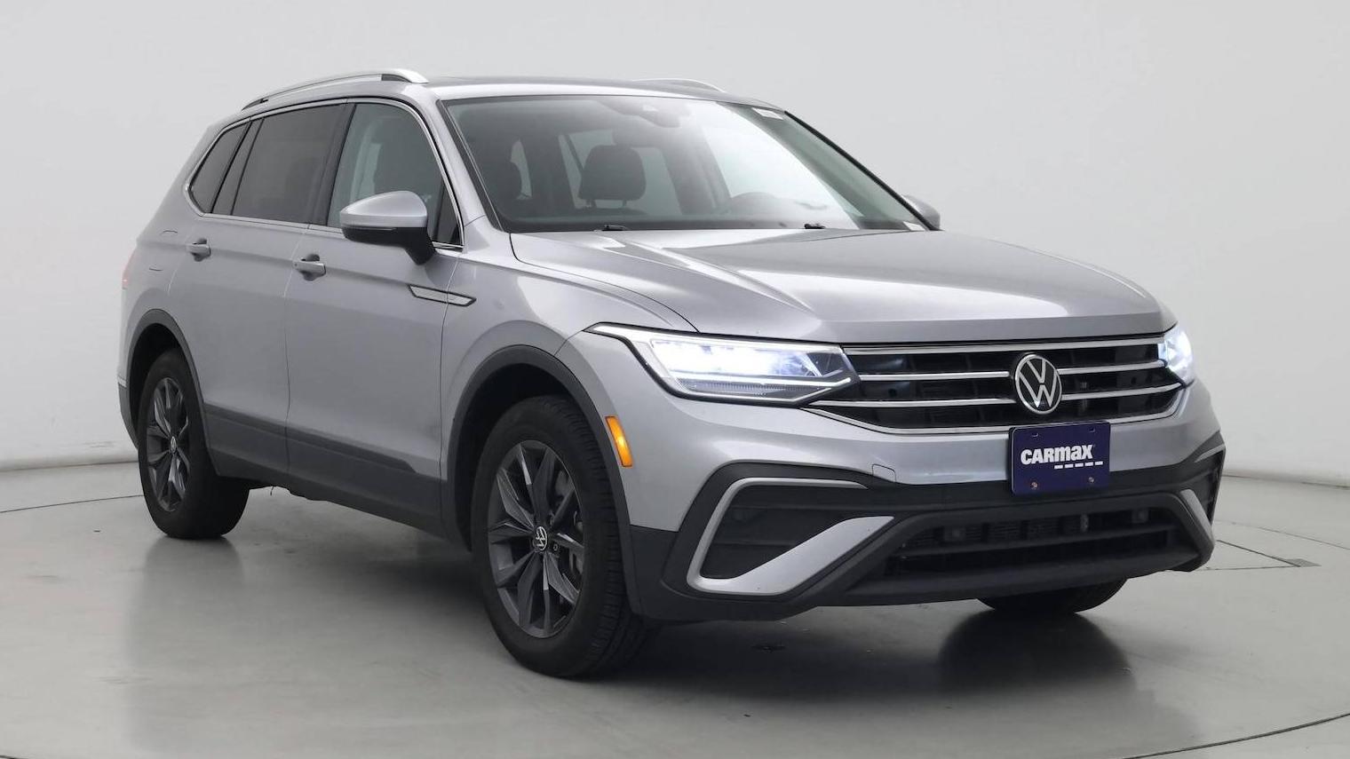 VOLKSWAGEN TIGUAN 2023 3VVNB7AX2PM055322 image