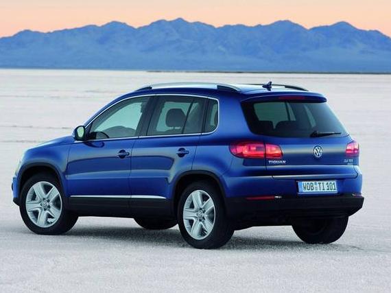 VOLKSWAGEN TIGUAN 2016 WVGAV7AX8GW601881 image