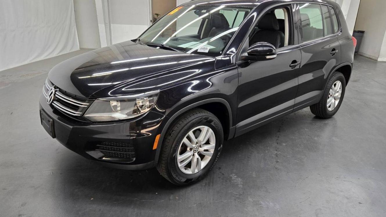 VOLKSWAGEN TIGUAN 2016 WVGAV7AX8GW600052 image