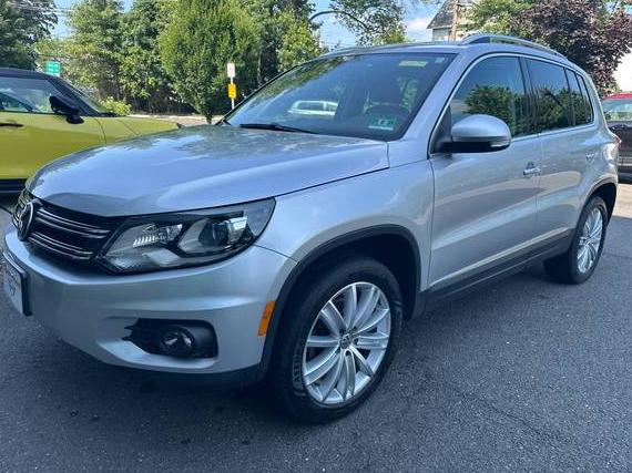 VOLKSWAGEN TIGUAN 2016 WVGBV7AX3GW576246 image