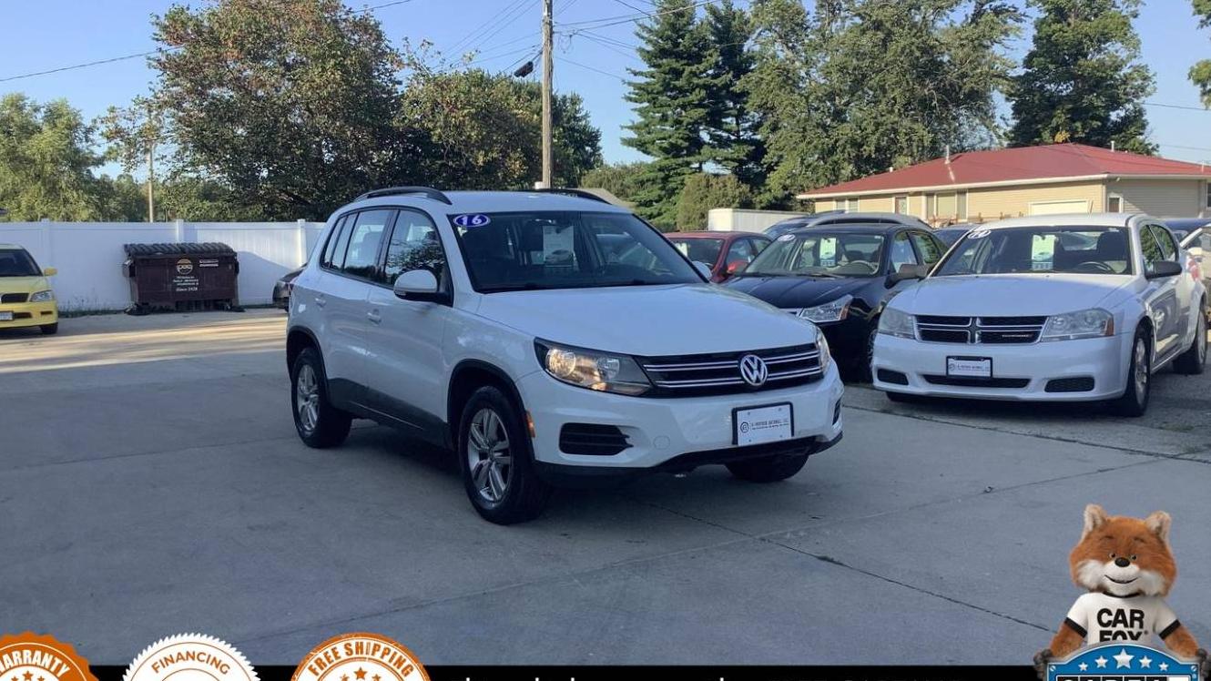 VOLKSWAGEN TIGUAN 2016 WVGBV7AX1GW578285 image