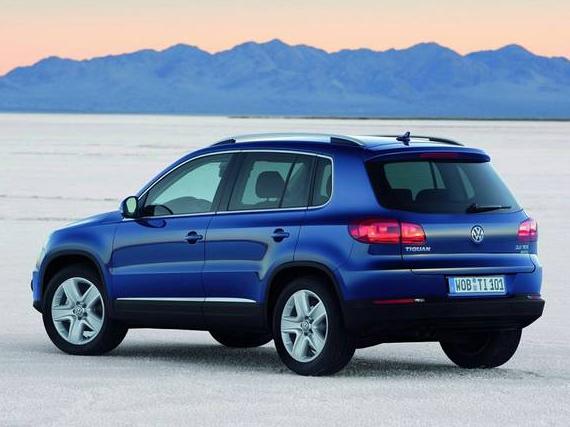 VOLKSWAGEN TIGUAN 2016 WVGAV7AX4GW577398 image