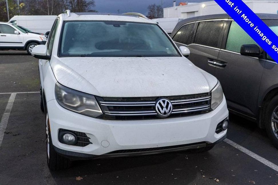 VOLKSWAGEN TIGUAN 2016 WVGAV7AXXGW558242 image