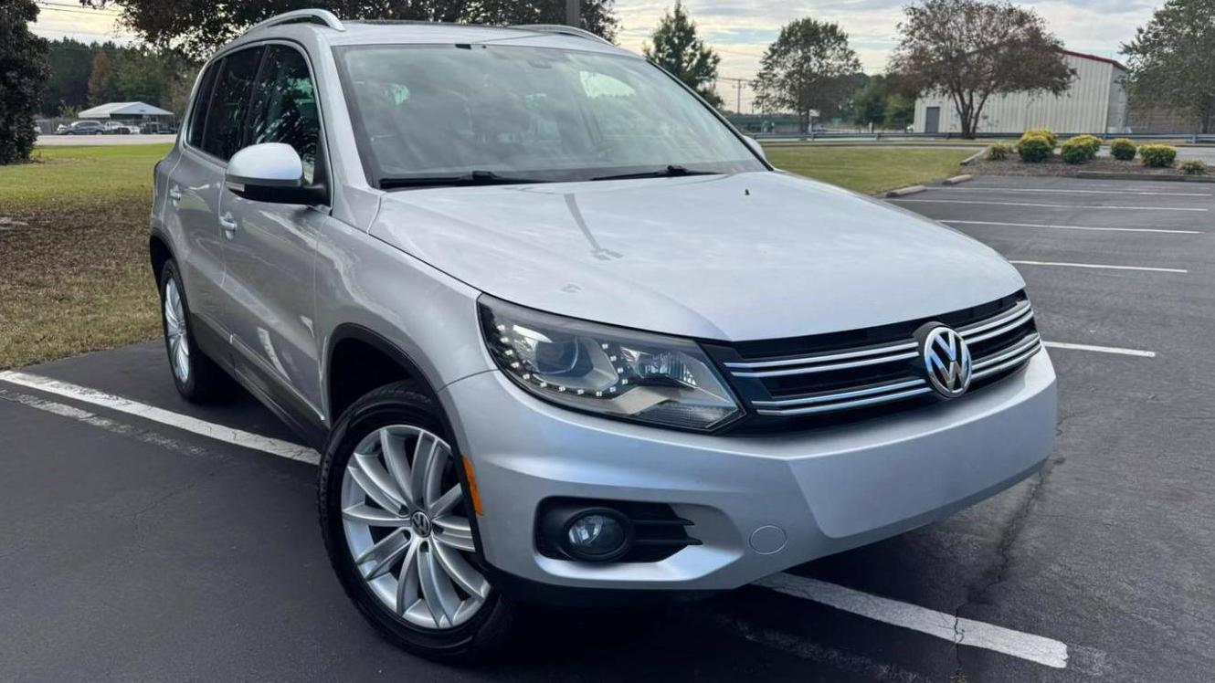 VOLKSWAGEN TIGUAN 2016 WVGBV7AX4GW535527 image