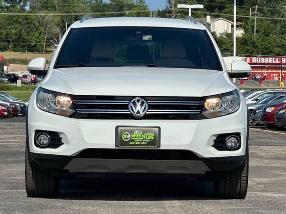 VOLKSWAGEN TIGUAN 2016 WVGBV7AX7GW558459 image