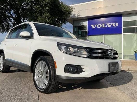 VOLKSWAGEN TIGUAN 2016 WVGAV7AX7GW519589 image
