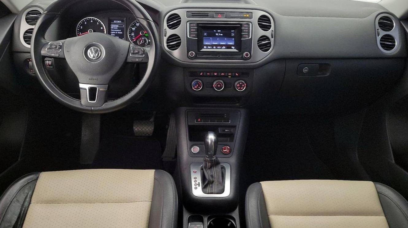 VOLKSWAGEN TIGUAN 2016 WVGAV7AXXGW558502 image