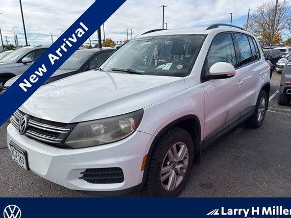 VOLKSWAGEN TIGUAN 2016 WVGBV7AX8GW018666 image