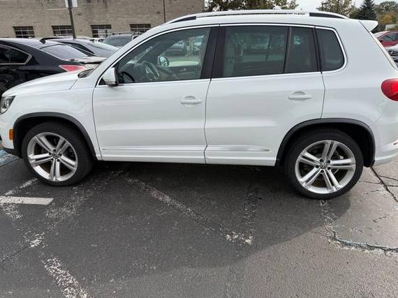 VOLKSWAGEN TIGUAN 2016 WVGBV7AX0GW077050 image