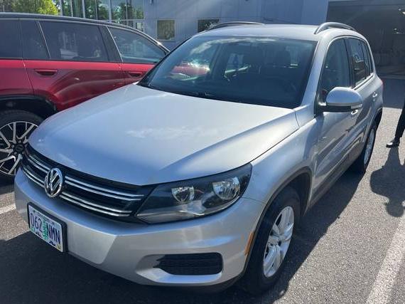 VOLKSWAGEN TIGUAN 2016 WVGBV7AX2GW576366 image