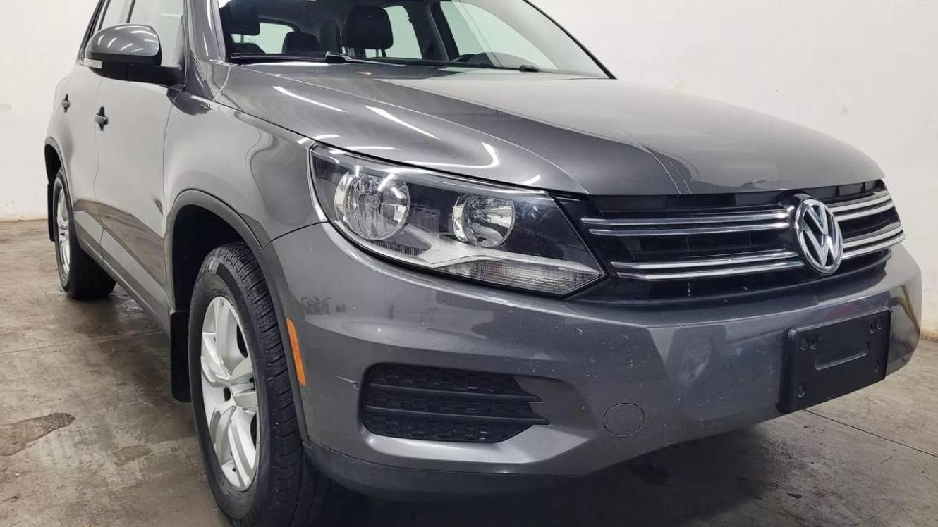 VOLKSWAGEN TIGUAN 2016 WVGBV7AXXGW520952 image