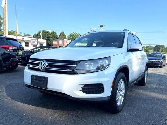VOLKSWAGEN TIGUAN 2016 WVGBV7AX1GW579453 image