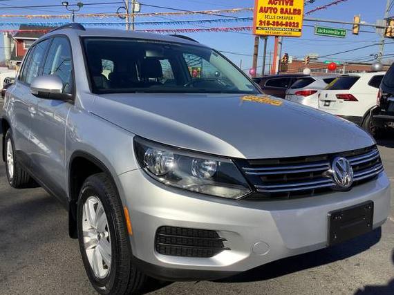 VOLKSWAGEN TIGUAN 2016 WVGBV7AX8GW004072 image