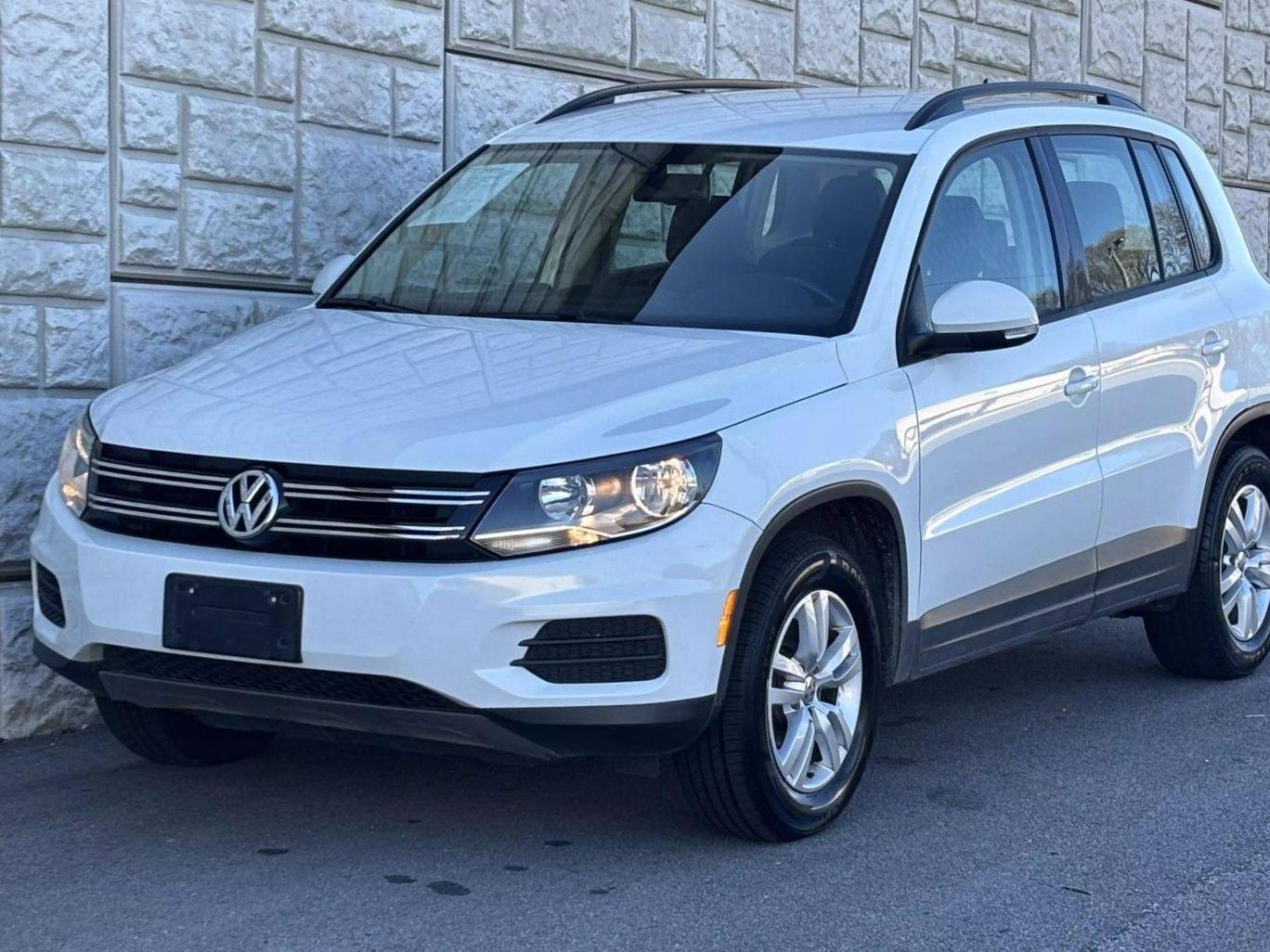 VOLKSWAGEN TIGUAN 2016 WVGAV7AX8GW510786 image