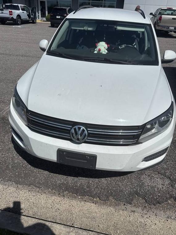 VOLKSWAGEN TIGUAN 2016 WVGAV7AXXGW612820 image