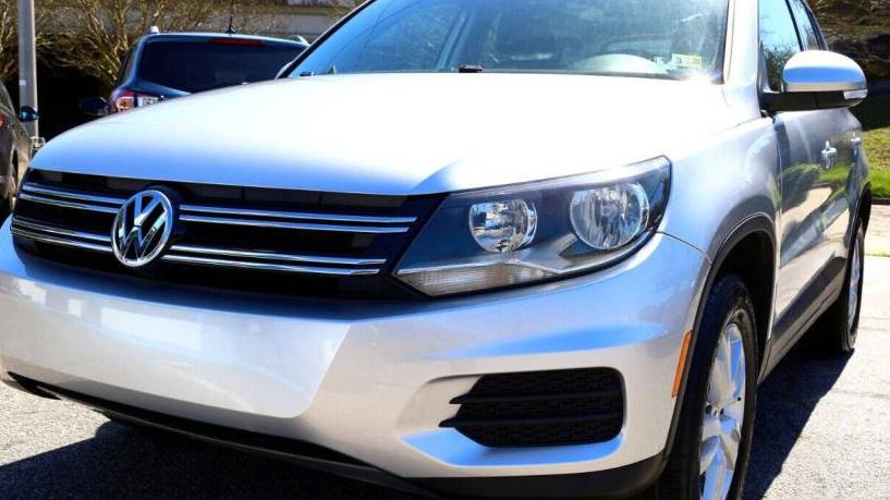 VOLKSWAGEN TIGUAN 2016 WVGBV7AX3GW577378 image