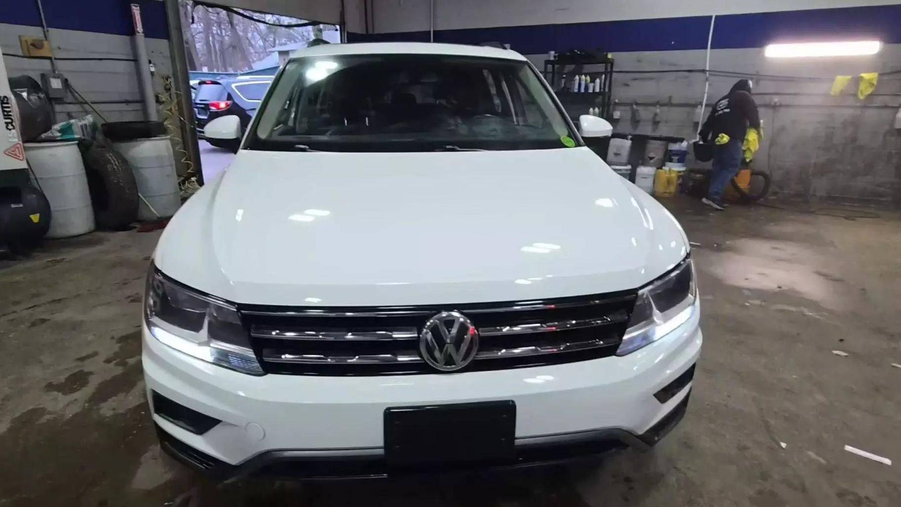 VOLKSWAGEN TIGUAN 2019 3VV2B7AX5KM070053 image