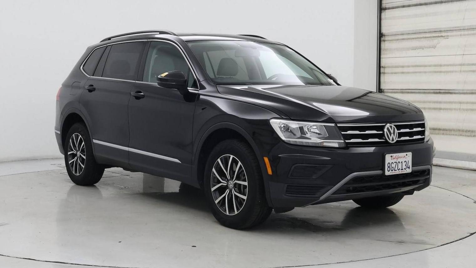 VOLKSWAGEN TIGUAN 2018 3VV2B7AX5JM209760 image