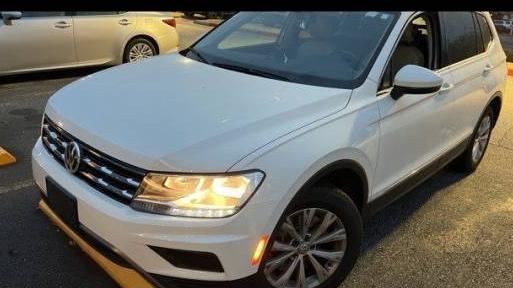 VOLKSWAGEN TIGUAN 2018 3VV3B7AX2JM172199 image