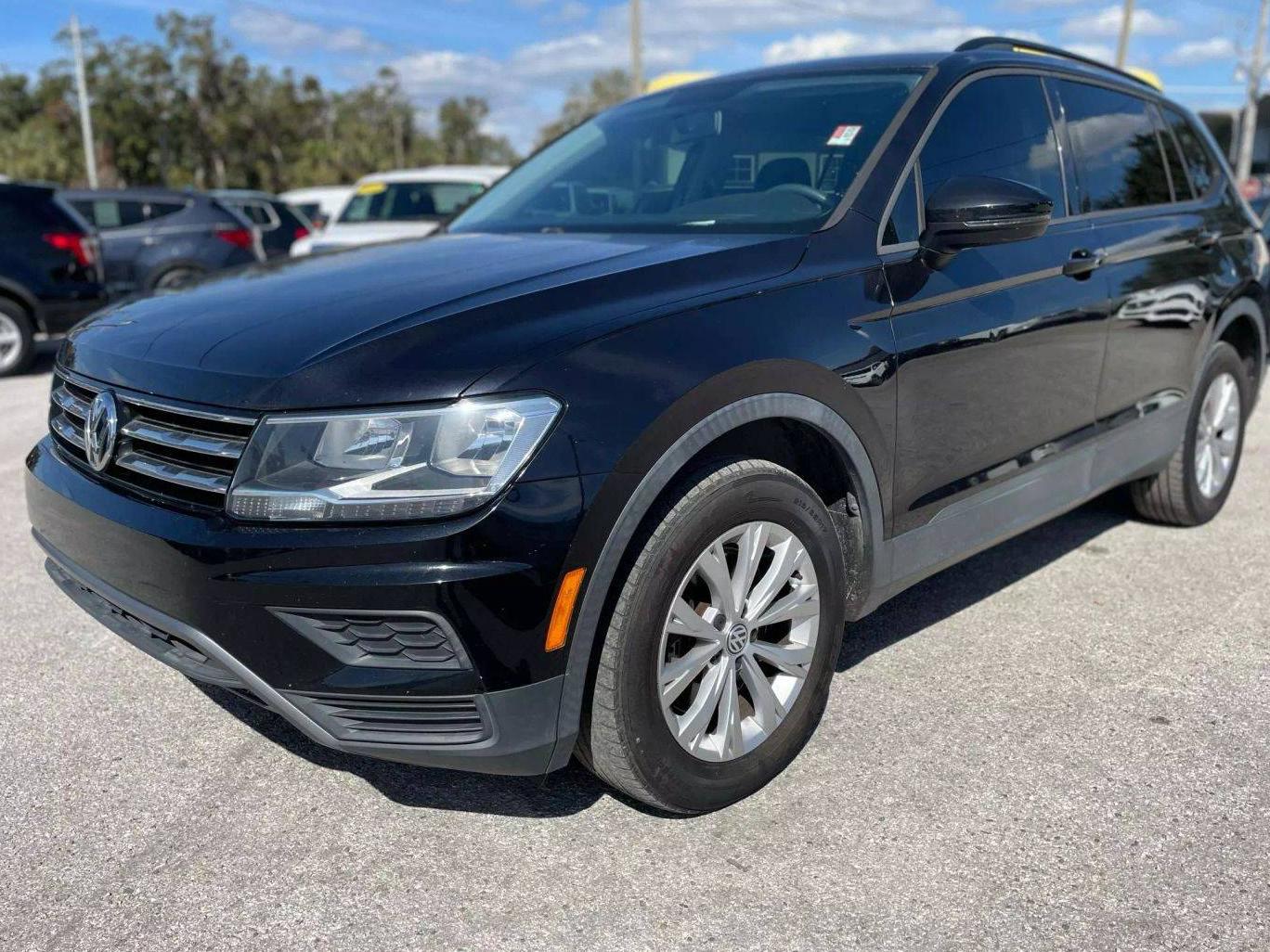 VOLKSWAGEN TIGUAN 2018 3VV1B7AX0JM058404 image