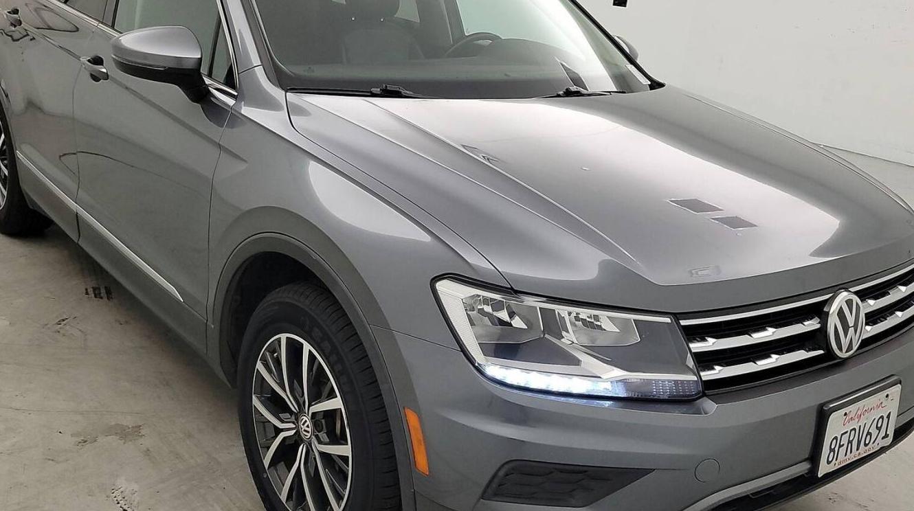 VOLKSWAGEN TIGUAN 2018 3VV3B7AX7JM213555 image