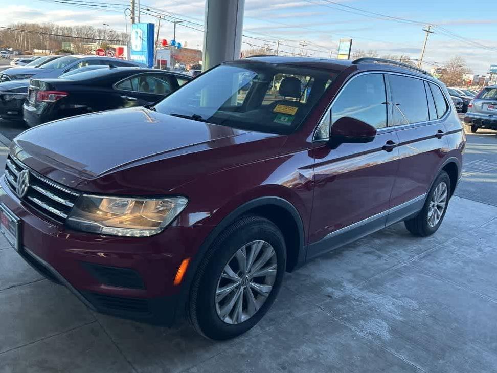 VOLKSWAGEN TIGUAN 2018 3VV2B7AX3JM056022 image