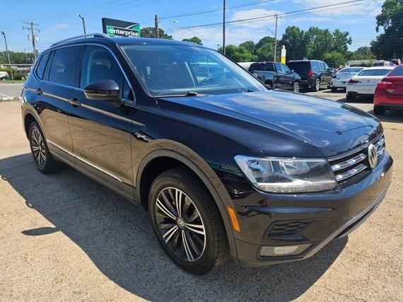 VOLKSWAGEN TIGUAN 2018 3VV2B7AX2JM096026 image