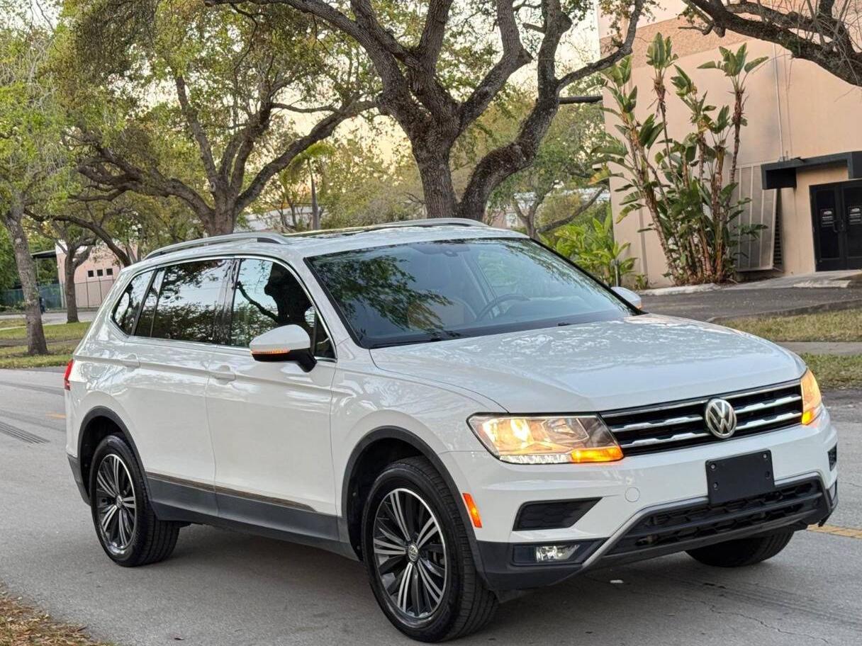 VOLKSWAGEN TIGUAN 2018 3VV2B7AX7JM097351 image