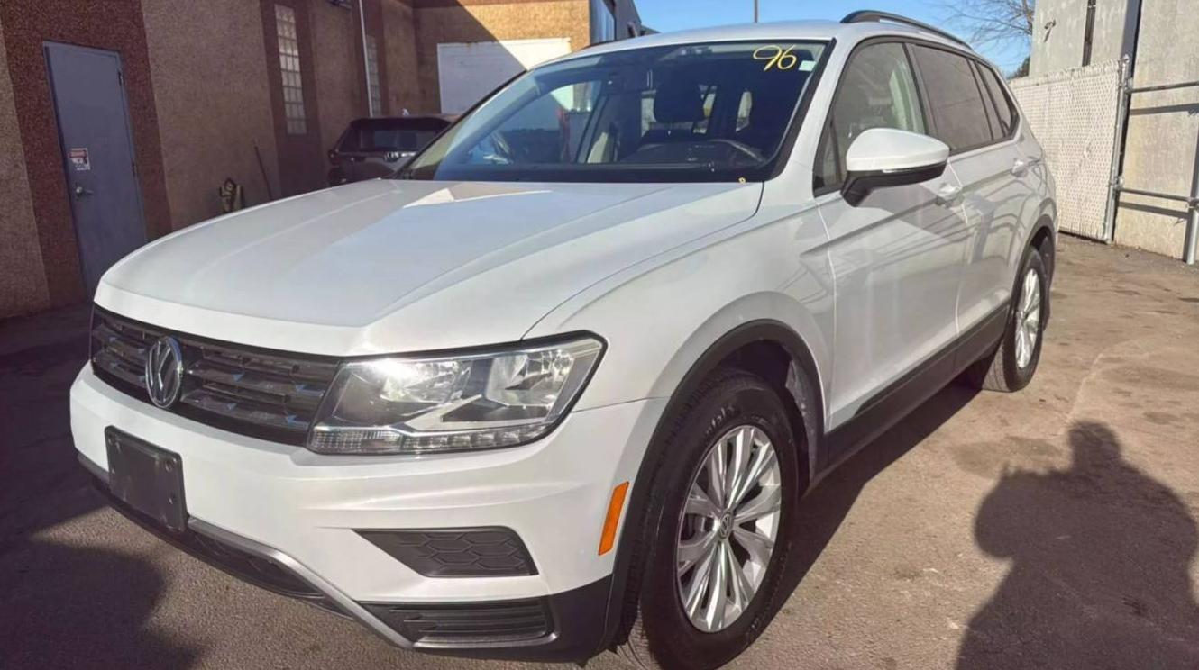 VOLKSWAGEN TIGUAN 2018 3VV0B7AX9JM138196 image