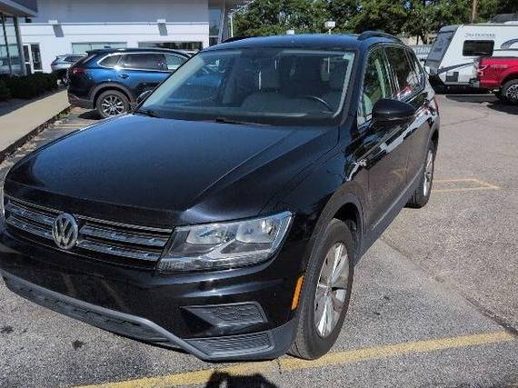 VOLKSWAGEN TIGUAN 2018 3VV3B7AX0JM074398 image