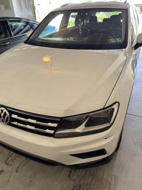 VOLKSWAGEN TIGUAN 2018 3VV2B7AX5JM001751 image