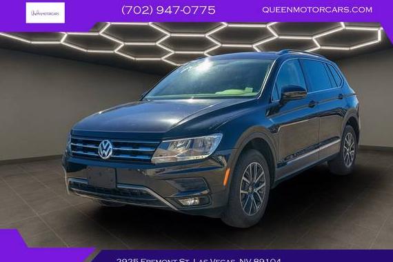 VOLKSWAGEN TIGUAN 2018 3VV3B7AX0JM019062 image