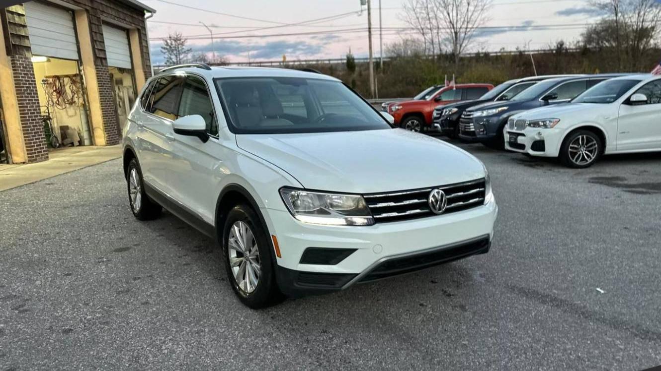 VOLKSWAGEN TIGUAN 2018 3VV2B7AX3JM138381 image