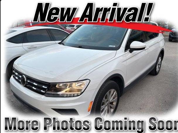 VOLKSWAGEN TIGUAN 2018 3VV3B7AX0JM163078 image