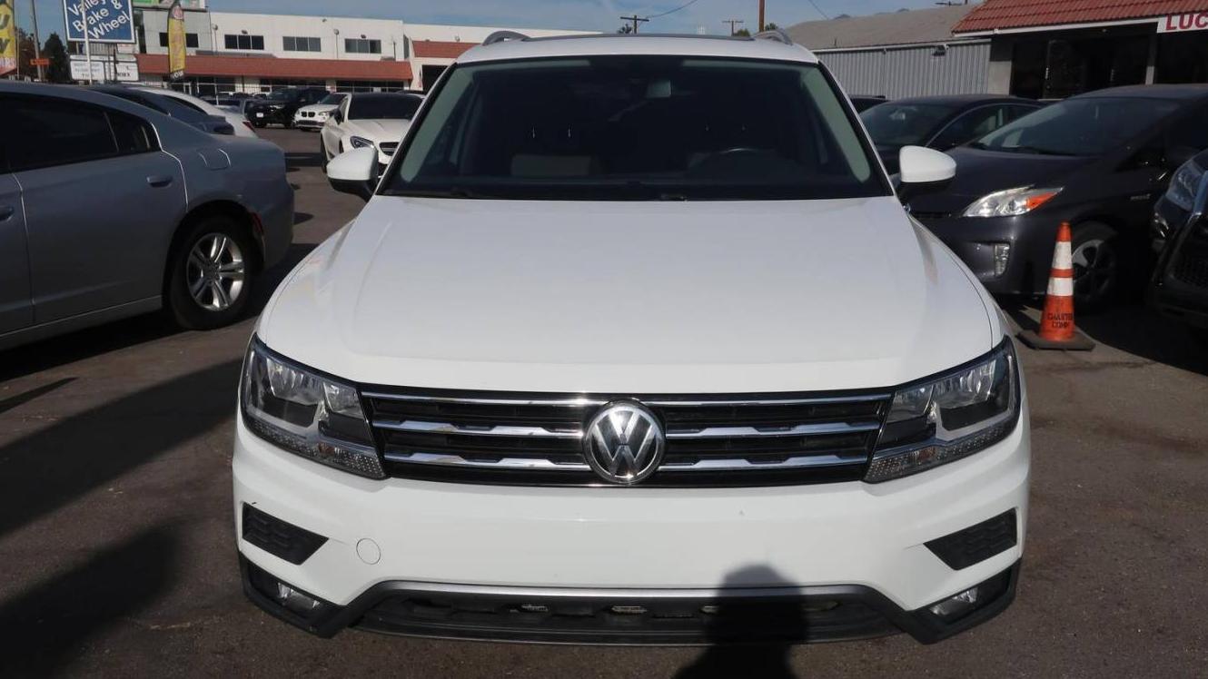 VOLKSWAGEN TIGUAN 2018 3VV2B7AX8JM146038 image