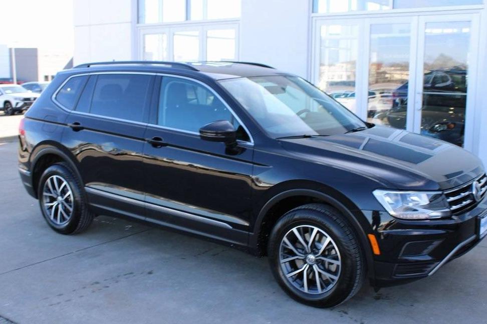 VOLKSWAGEN TIGUAN 2018 3VV3B7AX3JM119298 image