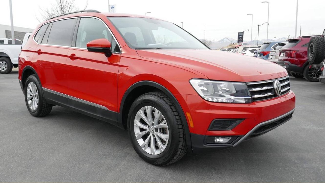 VOLKSWAGEN TIGUAN 2018 3VV2B7AX2JM005580 image