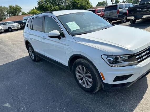 VOLKSWAGEN TIGUAN 2018 3VV2B7AX6JM044091 image