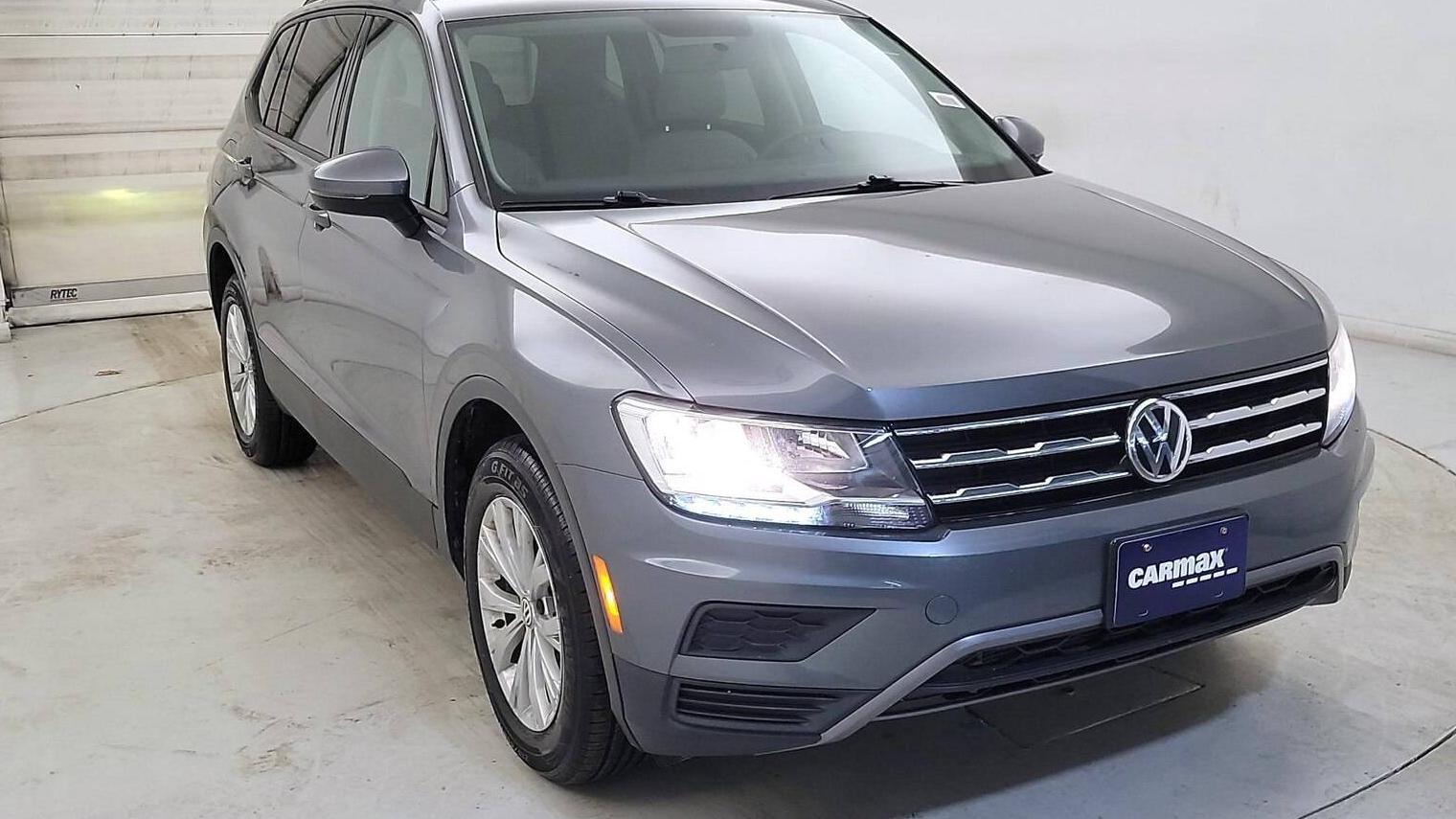 VOLKSWAGEN TIGUAN 2018 3VV0B7AX6JM044163 image