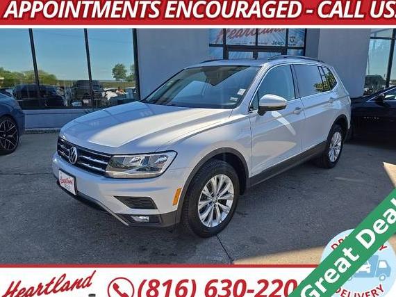 VOLKSWAGEN TIGUAN 2018 3VV2B7AX7JM011794 image