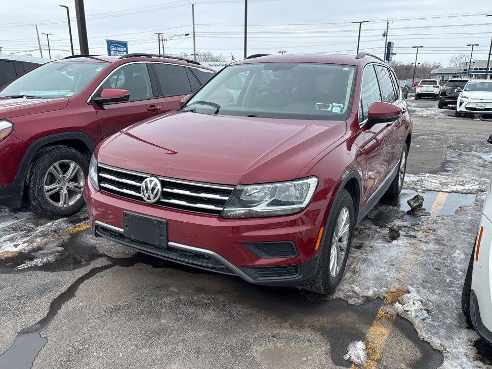 VOLKSWAGEN TIGUAN 2018 3VV2B7AX1JM133860 image